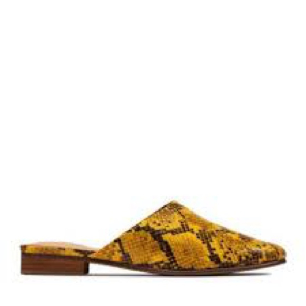 NEW!! Women’s Clarks Pure Blush Yellow Snake Slide Flat Loafer Size 7M